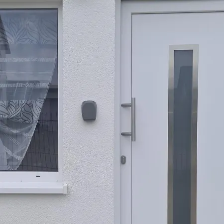 아파트 Sehr Schone, Ruhig Gelegene Ferienwohnung !!ab 3 Tage!! In Der Nahe Des Thyssenkrupp Testturm Zu Vermieten Dietingen